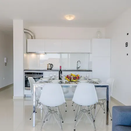 Ilicevic Kralja Zvonimira - Hr-10019-01 By Interhome * Crikvenica